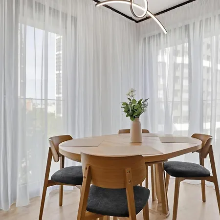 Modern 2-bedroom In Downtown 아파트
