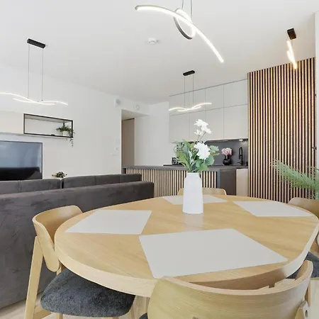 Modern 2-bedroom In Downtown *