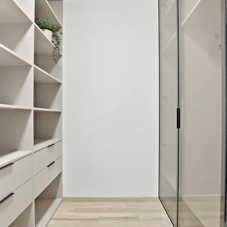 Modern 2-bedroom In Downtown 아파트 *